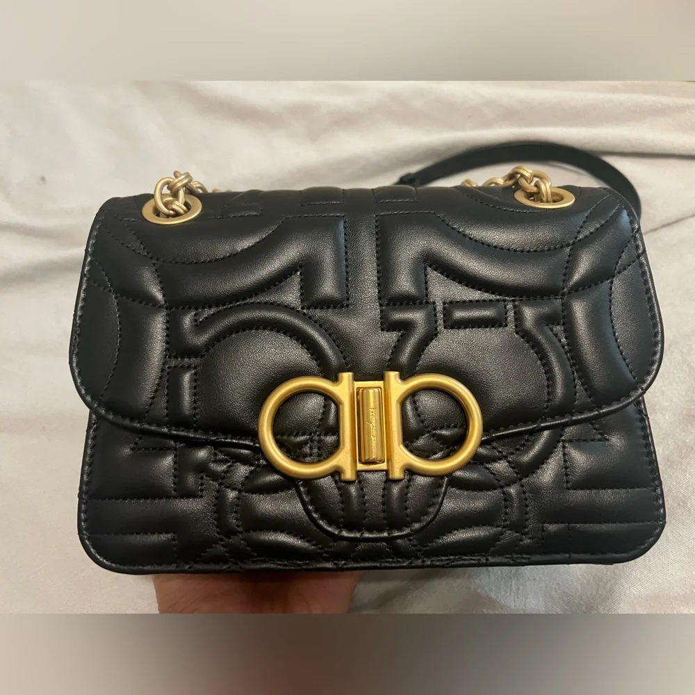 Salvatore Ferragamo gancini crossbody leather bag. - Picture 2 of 8